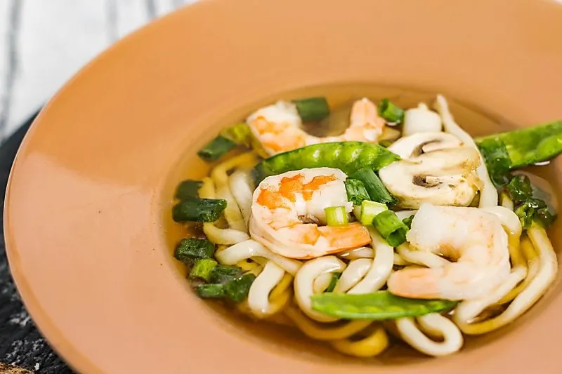 Hawaiian Saimin Soup is homemade soup can be made in 15 minutes! Hawaiian Saimin Soup close up on the side of bowl
