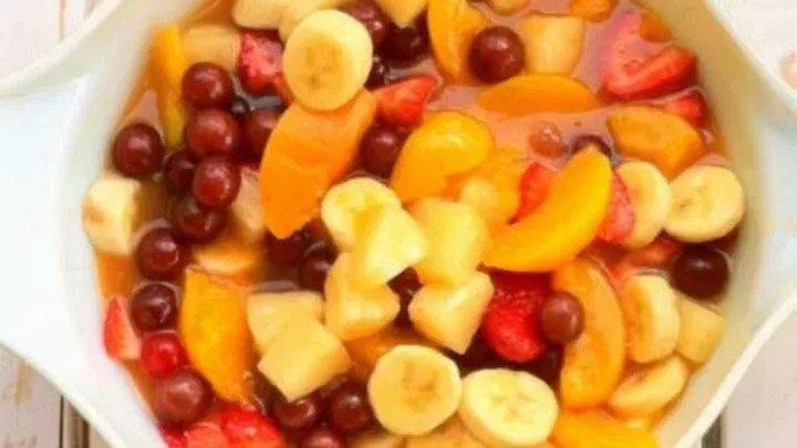 Easy Fruit Salad {With Fruit Salad Dressing} Easy Fruit Salad