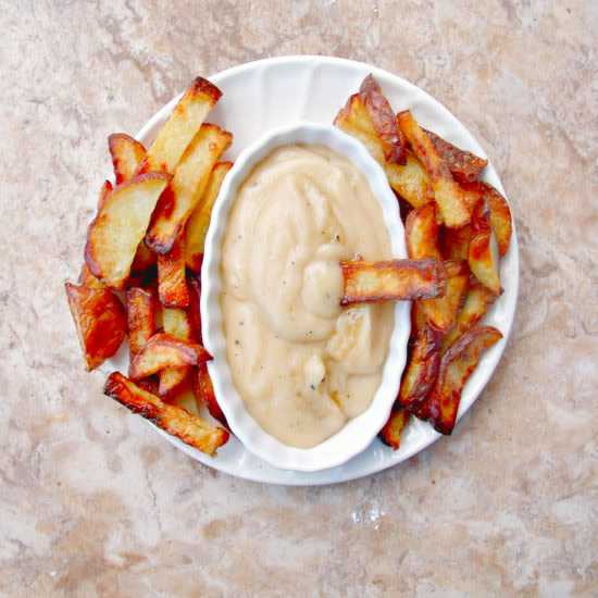 Red Skin Fries And Roasted Garlic Dipping Sauce