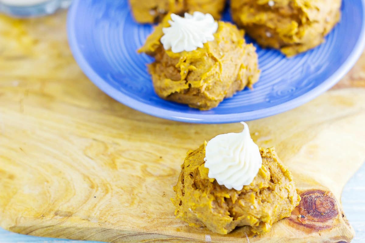 Pumpkin Spice Cookies with Vanilla Bean Frosting is an easy cake mix cookie recipe. Anyone can make this yummy melt in your mouth cookie.