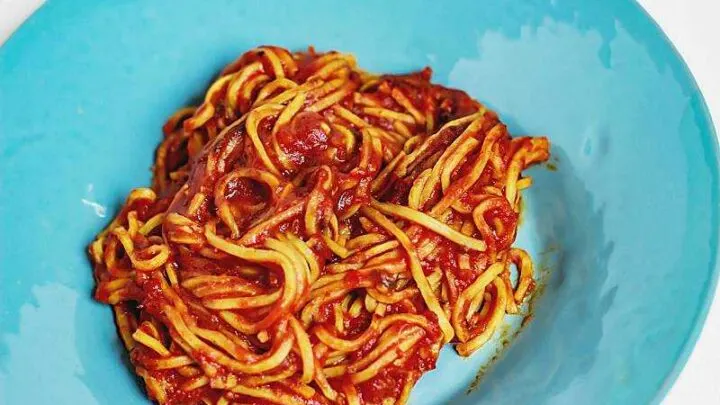 Crock Pot Baked Spaghetti {Easy Spaghetti Recipe} CrockPotBakedSpaghettiSeductionInTheKitchen