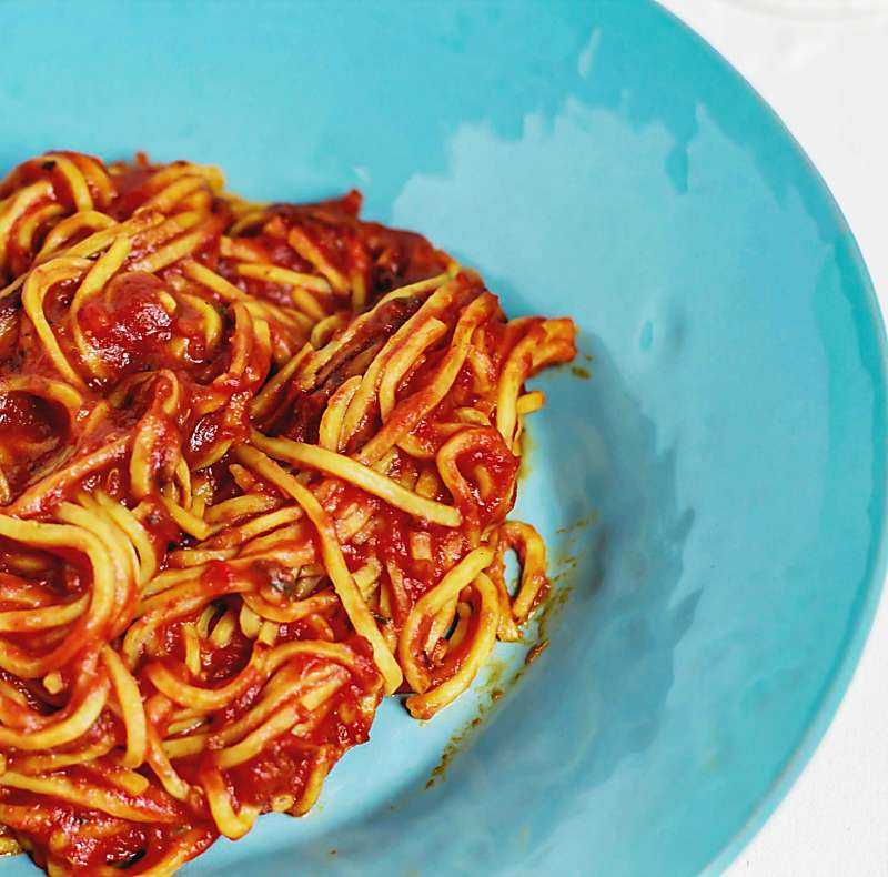 crock pot baked spaghetti in blue bowl close up