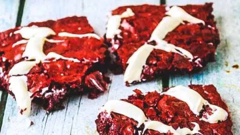 Red Velvet Brownies {Simple Valentine's Day Recipe} red velvet brownies