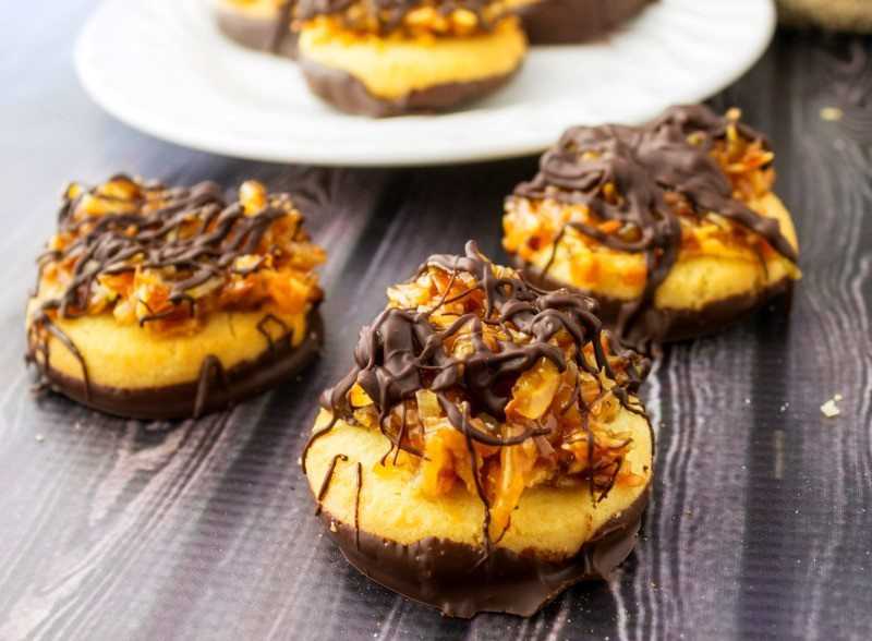 No bake caramel delights are inspired by Girl Scout cookies. These are easy and lots of fun to make. A recipe from Seduction in the Kitchen.
