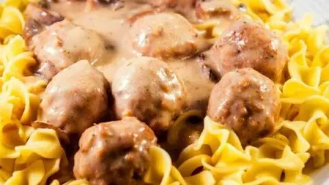 Slow Cooker Meatball Ranch Stroganoff {Cheap Dinner Recipe} SlowCookerMeatballRanchStroganoff