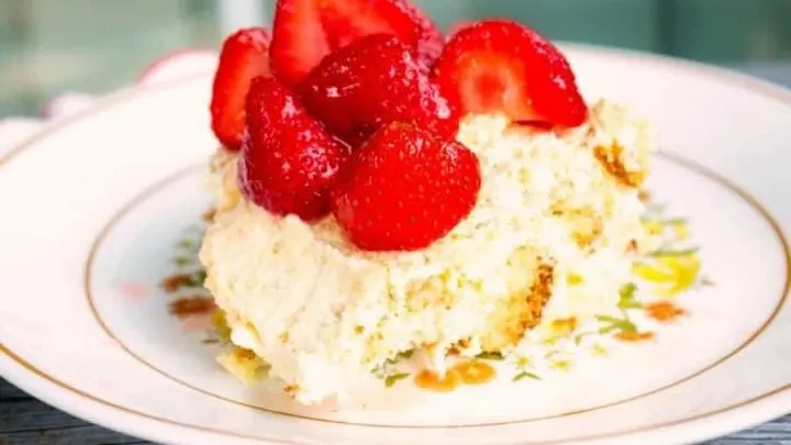 No Bake Strawberry Shortcake Bars {Easy Strawberry Shortcake} No Bake Strawberry Shortcake Bars