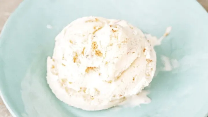 Maui Snow {White Russian Ice Cream Recipe} maui snow scaled
