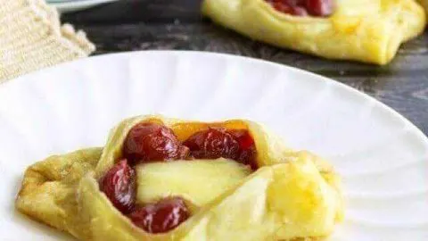 Cherry Brie Pillows {Easy Brie Appetizer} Cherry Brie Pillows