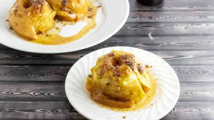 Honey Baked Cinnamon Apples {Simple and Easy Dessert} Honey Baked Cinnamon Apples