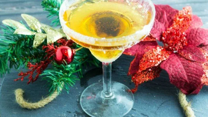 Tis The SeasonTini {Festive Christmas Martini Fa La La La} TisTheSeasonTini