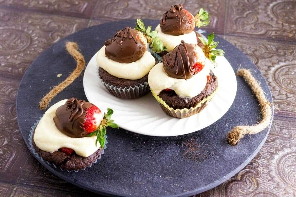 Chocolate Covered Strawberry Cupcakes