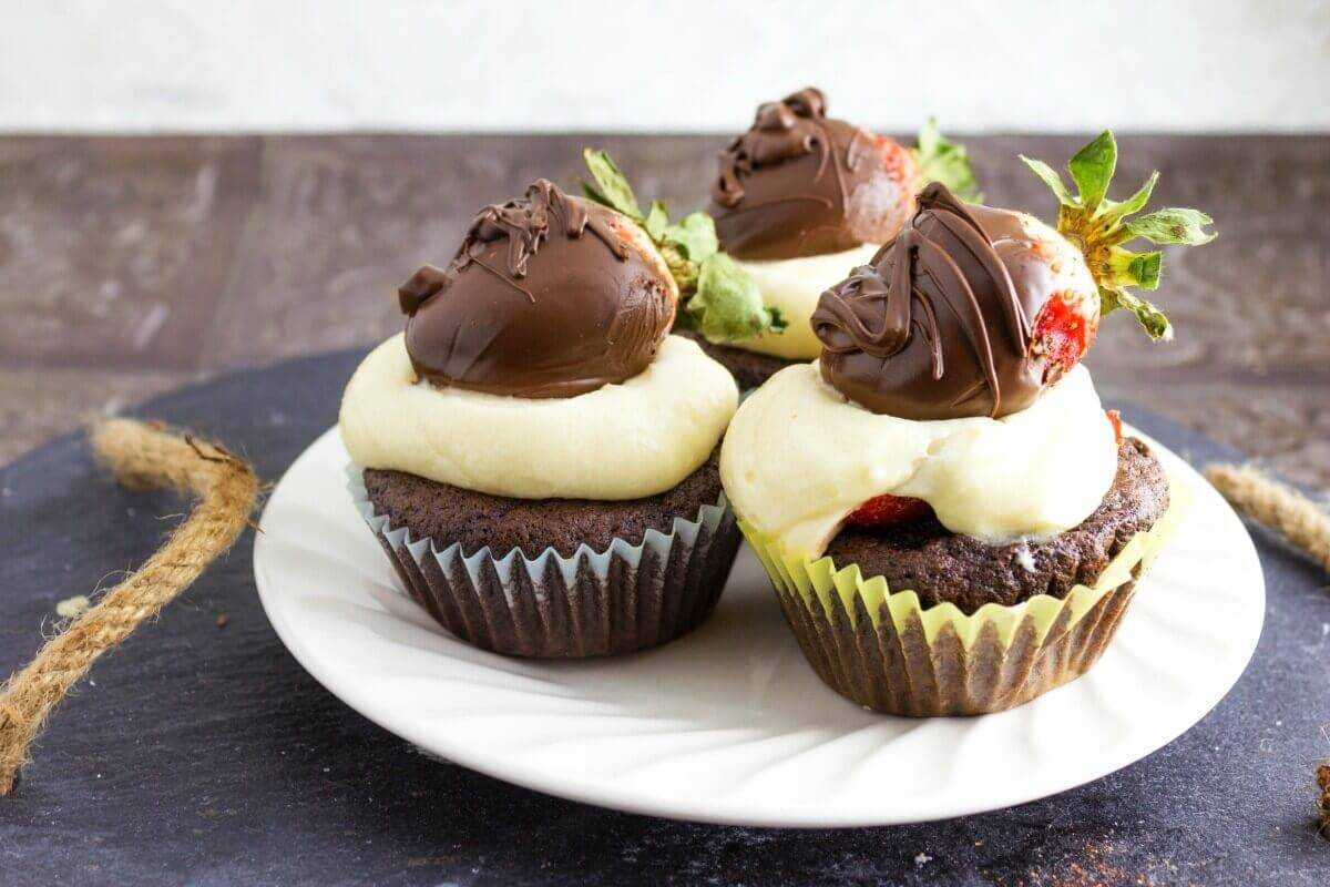 Chocolate Covered Strawberry Cupcakes