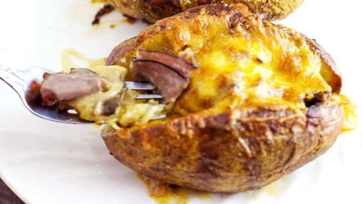 Roast Beef Stuffed Baked Potatoes {Simple Leftover Roast Beef Recipe} Roast Beef Stuffed Baked Potatoes