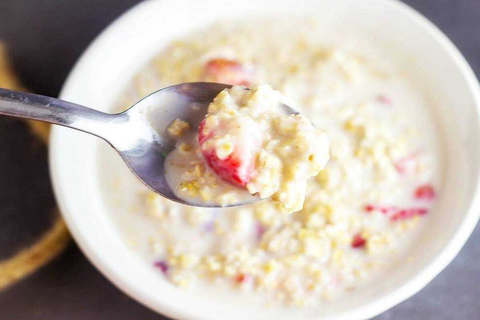 Strawberries and Cream Oatmeal is easy, naturally sweet breakfast to make that uses fresh milk, strawberries and best of all no sugar added!