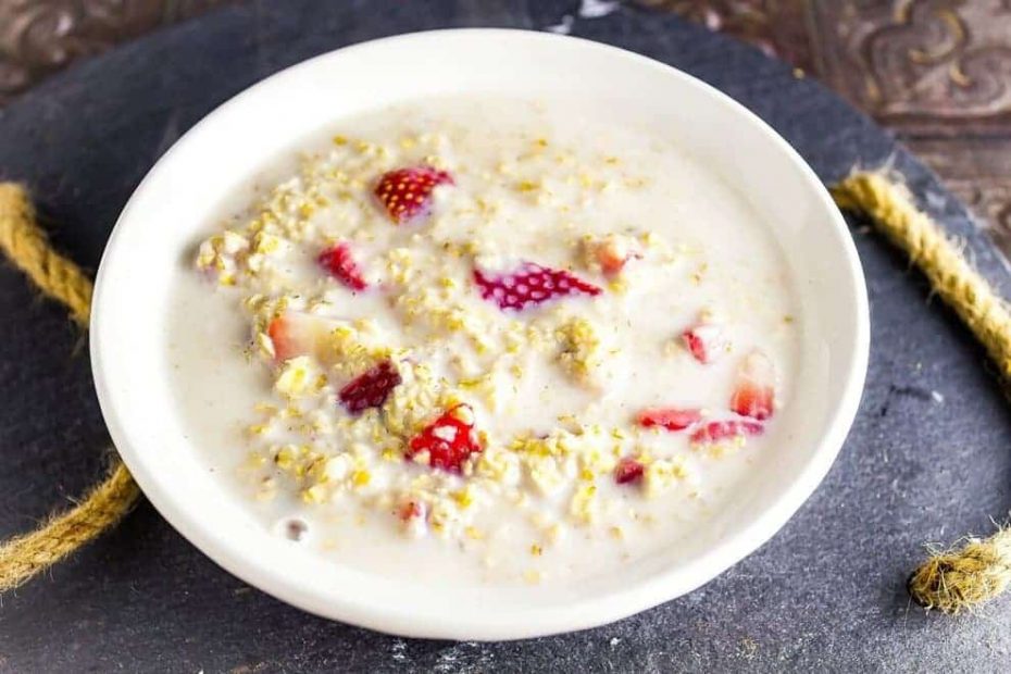 ? Strawberries And Cream Oatmeal {No Sugar Added}