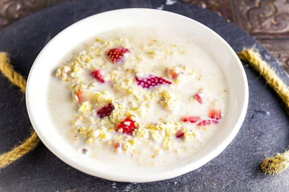 Strawberries and Cream Oatmeal is easy, naturally sweet breakfast to make that uses fresh milk, strawberries and best of all no sugar added!