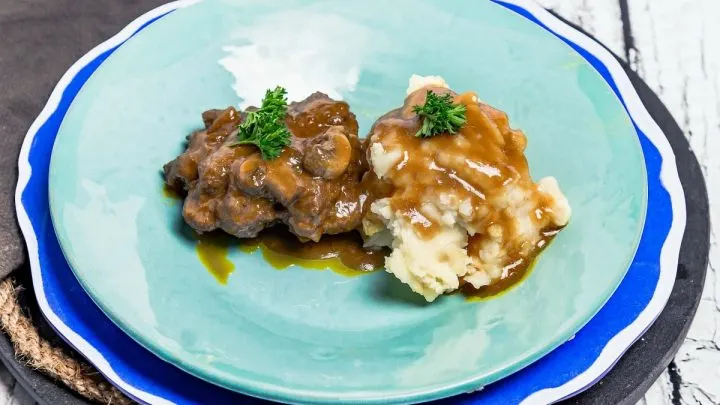 Slow Cooker Salisbury Steak {Astoundingly Easy Recipe} SlowCookerSalisburySteak