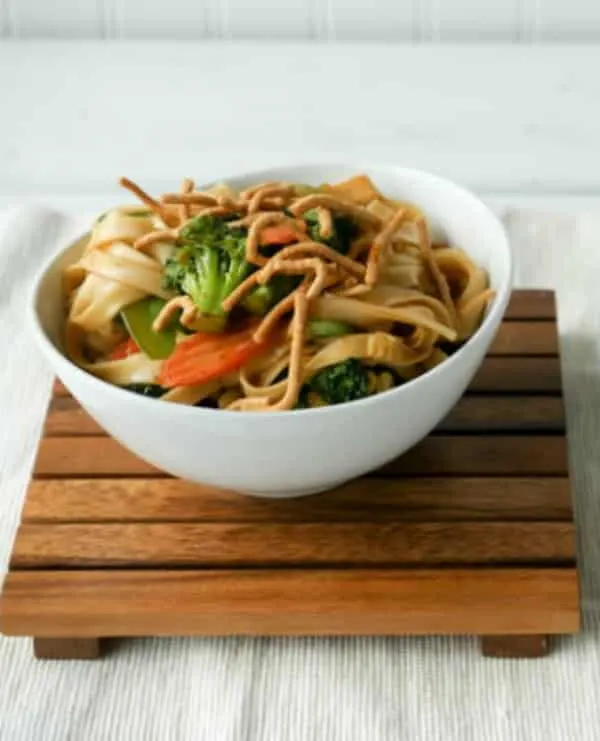 Chinese Noodle Bowl is a delicious recipe take on a takeout favorite. Made with fresh ingredients, it might even be better than your local Asian eatery! Chinese Noodle Bowl close up