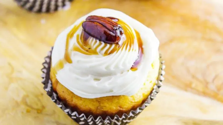 Maple Bacon Bourbon Pecan Cupcakes {Simple Bacon Cupcakes} MapleBaconBourbonPeacanCupcakes