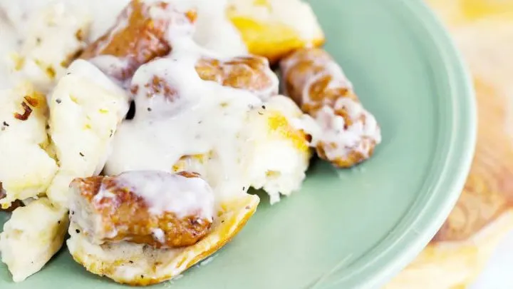 Grandma's Biscuits and Gravy Casserole {Easy Breakfast Casserole} Sausage and Biscuit Casserole