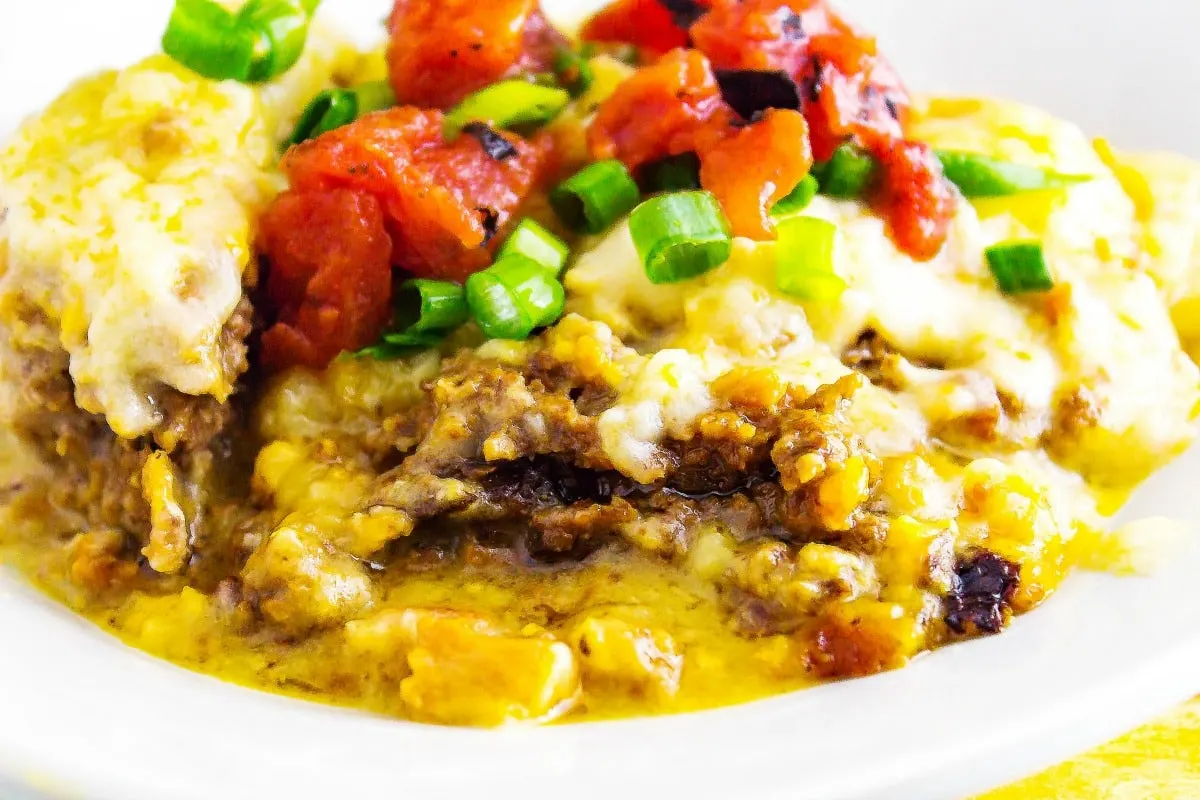 Slow Cooker Bacon Cheeseburger Sheppard Pie Cloeup of layers