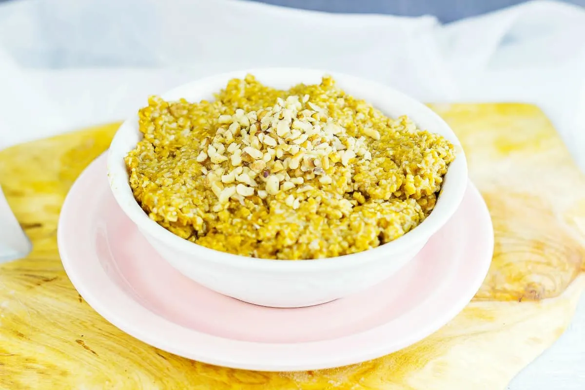 Pumpkin Pie Oatmeal white bowl on pink plate on wood table