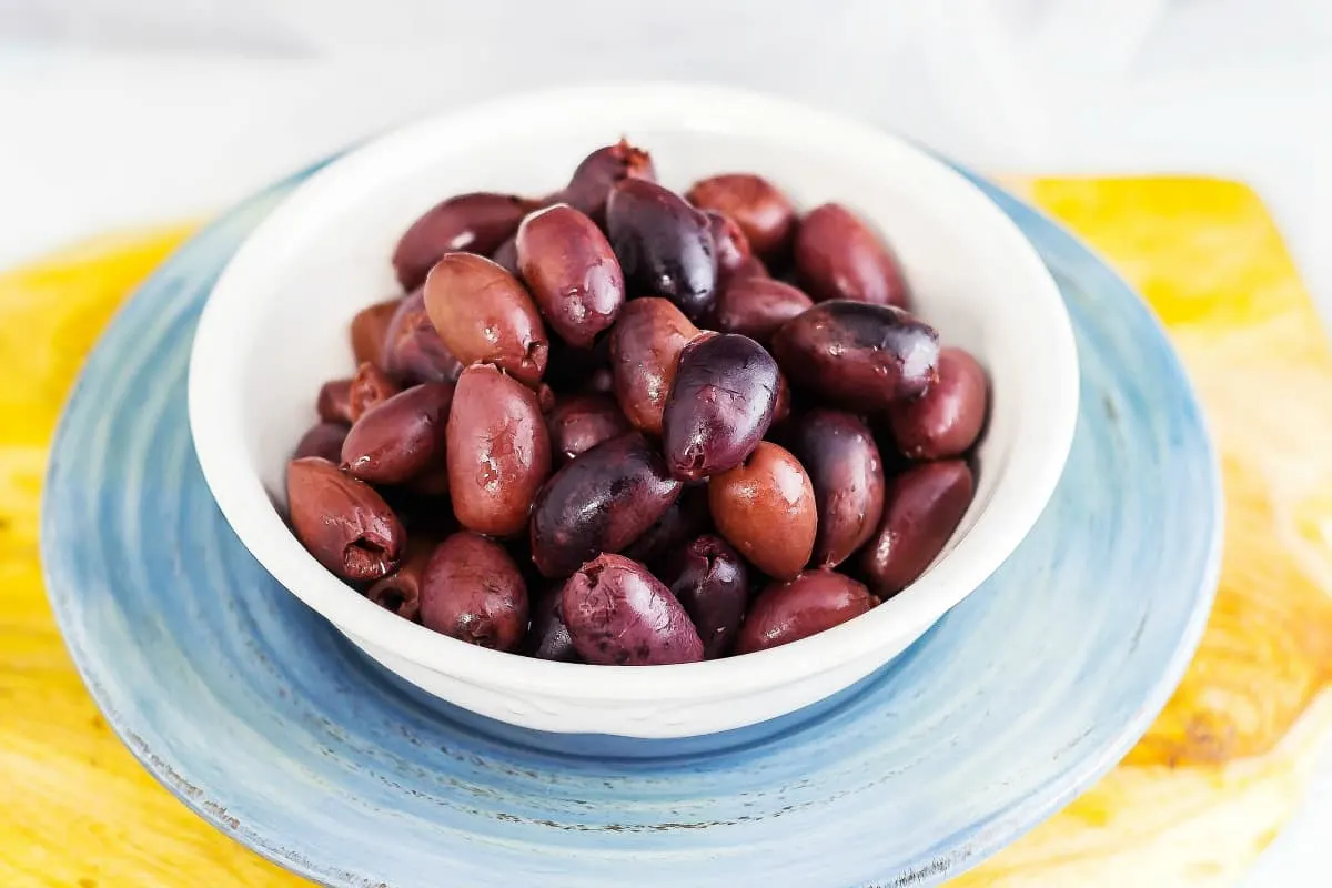 Marinated Olives With Red Wine Vinaigrette 