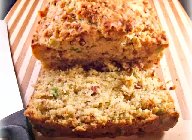 Bacon-Green-Onion-and-Smoked-Gouda-Cornbread-2-1