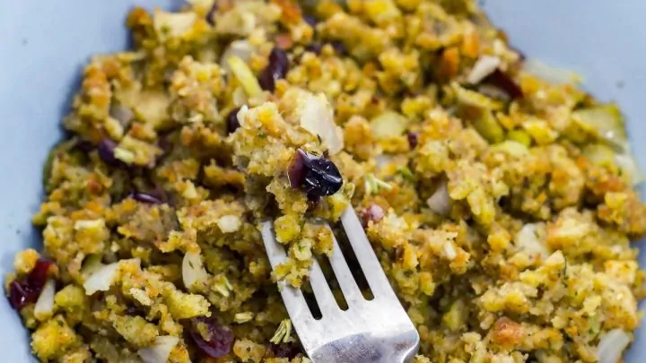 Cranberry Walnut Stuffing {Simple Stuffing Recipe} Cranberry Walnut Stuffing