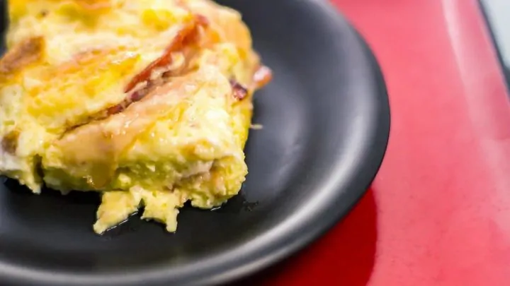 Bacon and Egg Casserole {Breakfast Casserole With Bacon} Bacon and Egg Casserole