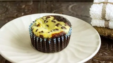 Chocolate Chip Cheesecake Muffins