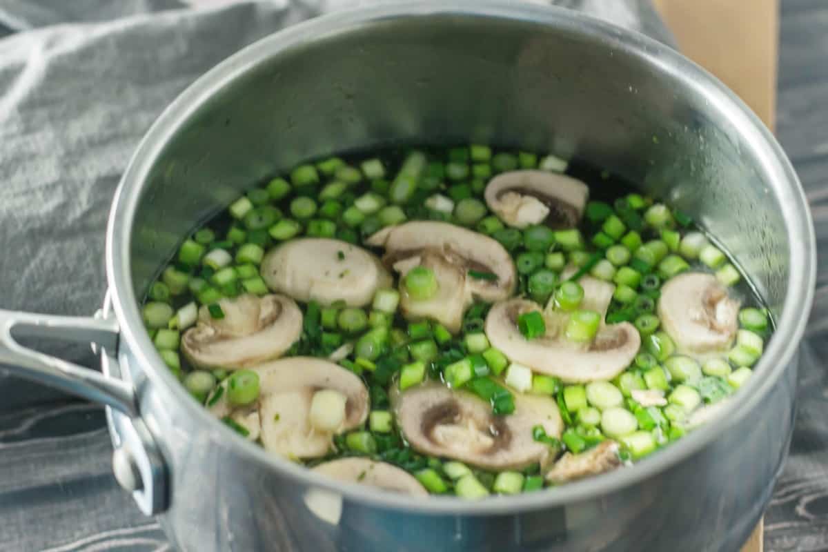 Japanese Onion Mushroom Udon Soup is a wonderful Oriental flavored simple soup that you can make within 15 minutes. This soup will warm you up on the chilliest of nights.