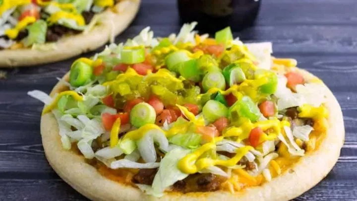 The Mac Pizza {Easy Cheeseburger Pizza Recipe} the mac pizza