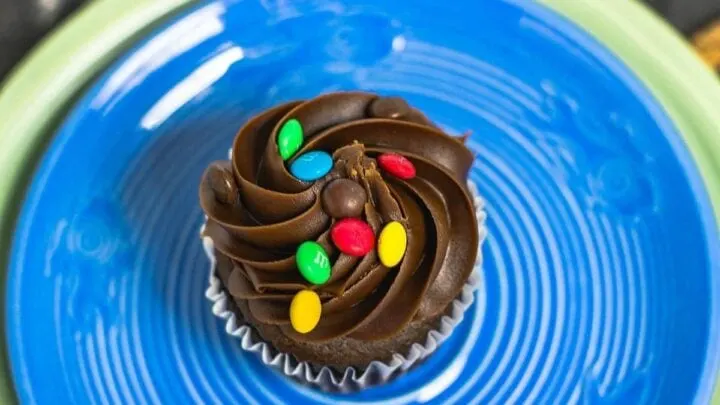 M&M Cupcakes {A Simple Cupcake Recipe Inspired By Disney} MMCupcakes