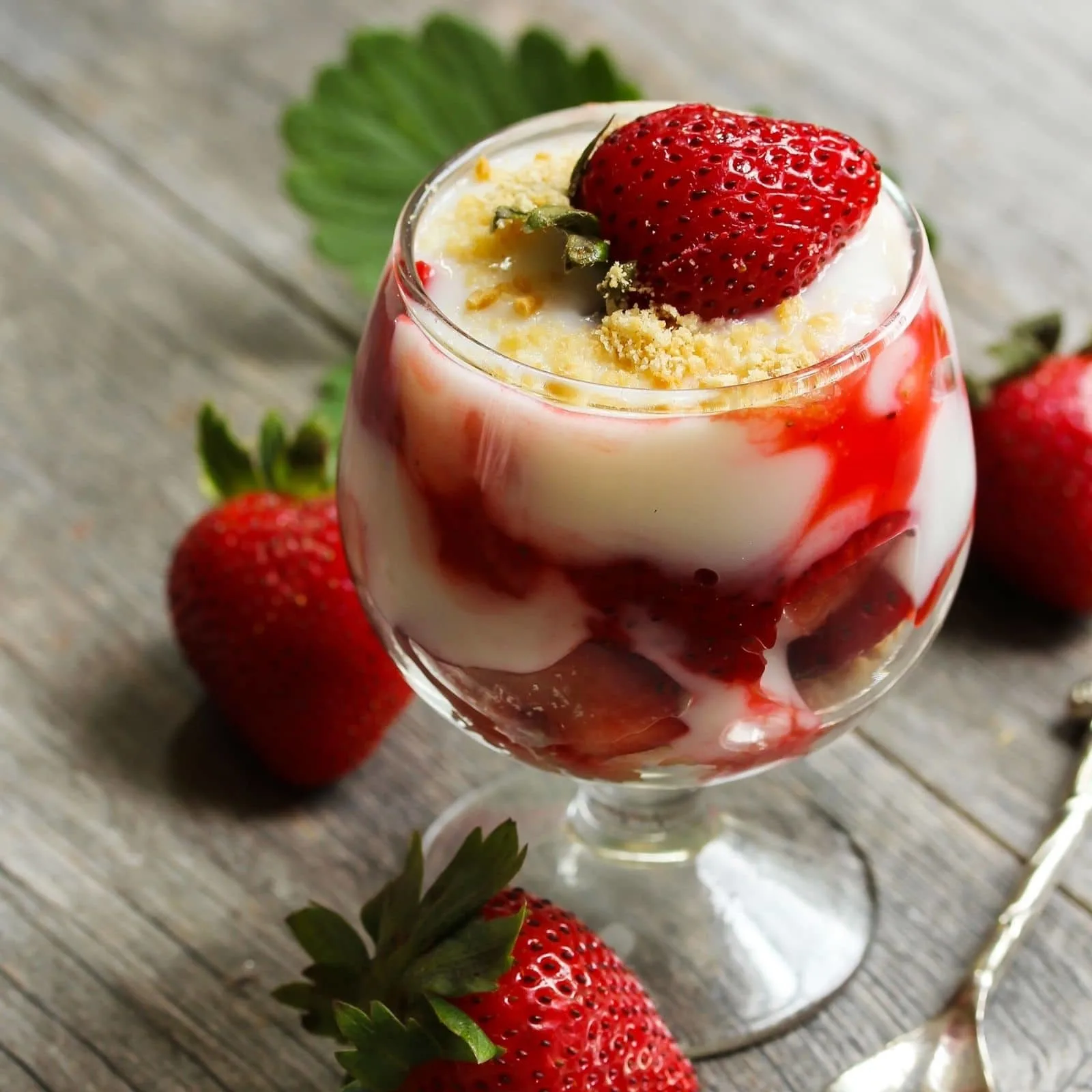 Strawberry Rhubarb Shortcake Parfait {Easy Parfait Dessert}