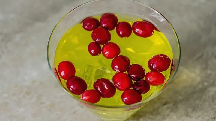 Cranberry Limoncello Cocktail {Tart Lemon Cranberry Drink} CranberryLimoncelloSpritzer