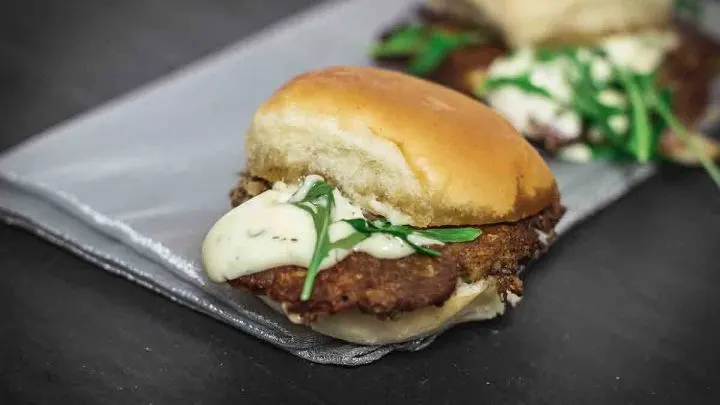 Crab Cake Sliders {Easy Crab Cake Sauce: Lemon Dill Aioli} CrabCakeSlidersWIthLemonDill
