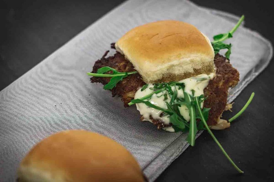 Crab Cake Sliders {Easy Crab Cake Sauce Lemon Dill Aioli}