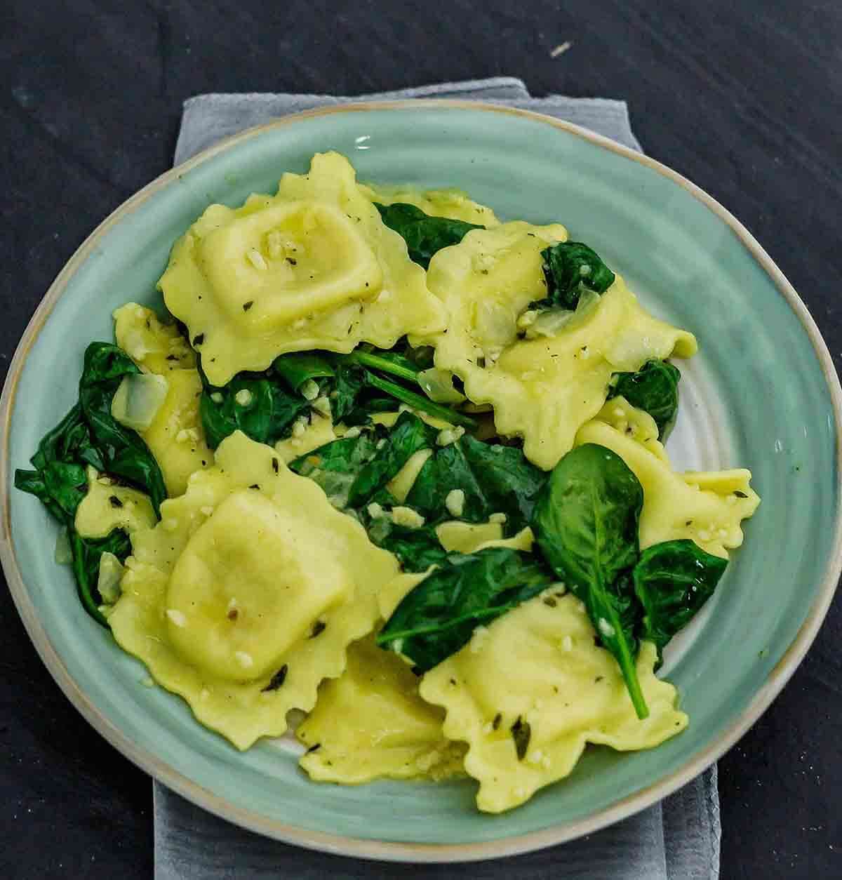 Garlic Butter Ravioli with Spinach 3