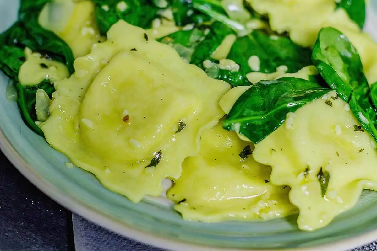 Garlic Butter Ravioli with Spinach