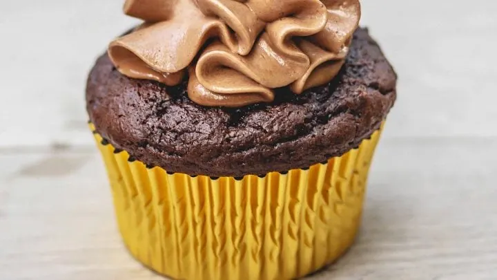 Kiss Of Chocolate Cupcakes {Unique Cupcake Recipe} Kiss of Chocolate Cupcakes