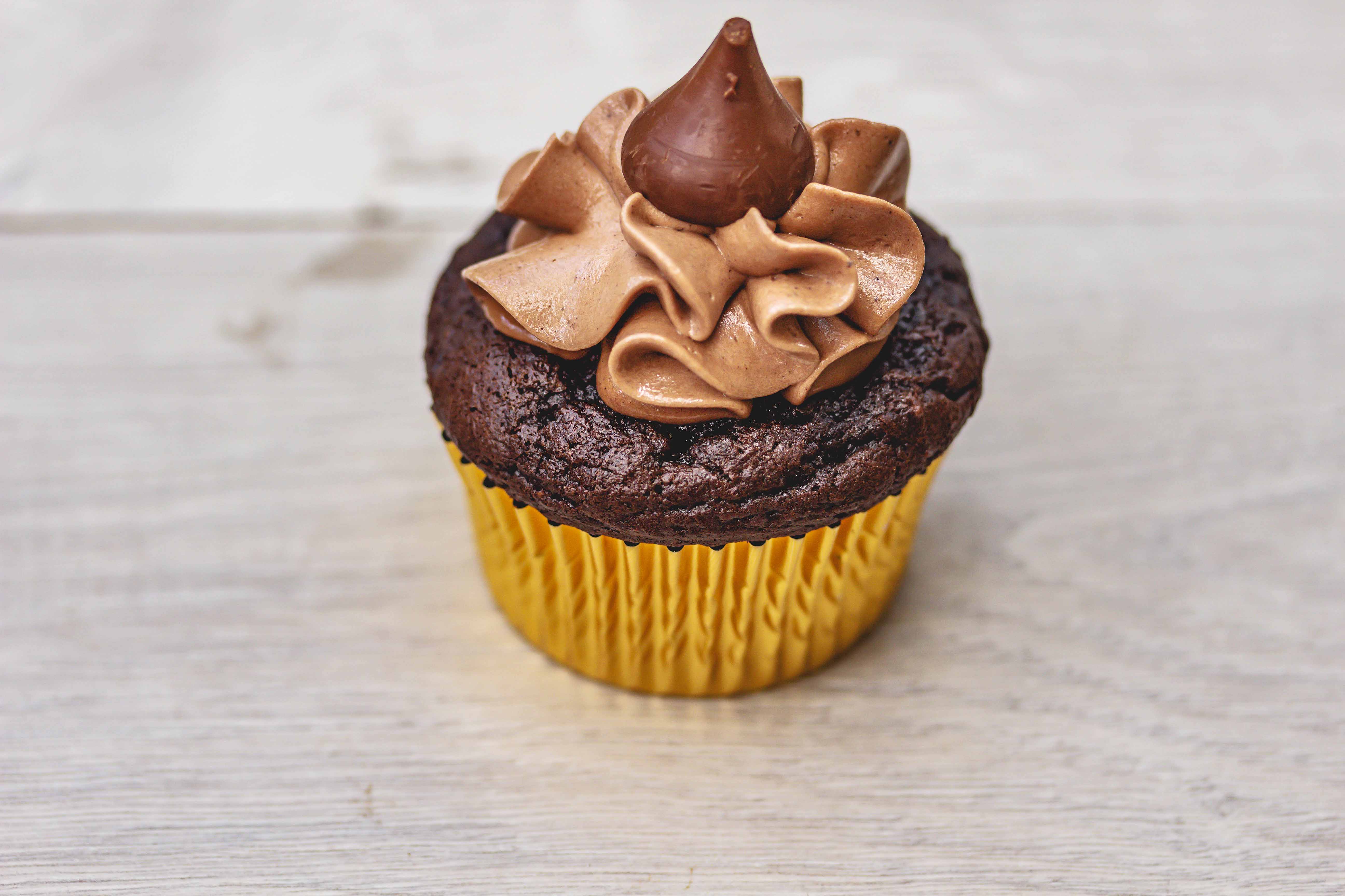 Kiss-of-Chocolate-Cupcakes