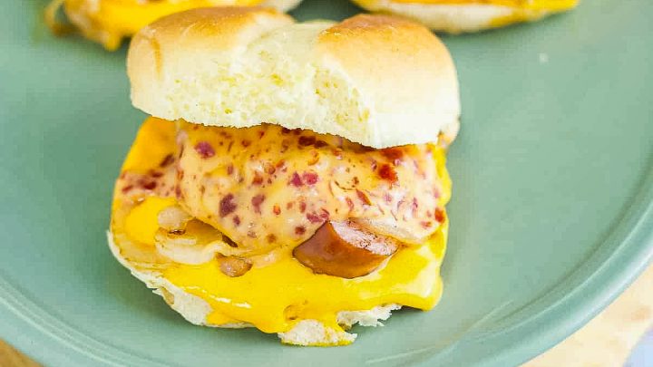 cheesy pepperoni bratwurst sliders