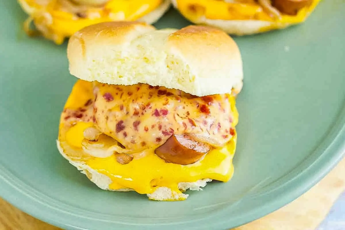 cheesy pepperoni bratwurst sliders