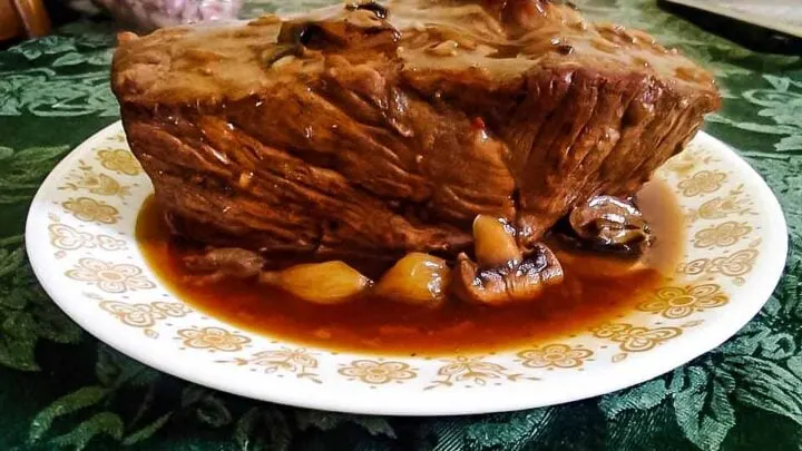 Simple Roast Beef with Mushroom Gravy {Oven Roast Beef Recipe} Roast beef