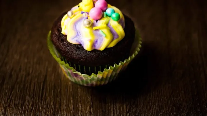 Cadbury Creme Egg Cupcakes {Simple Easter Cupcakes} Easter Cadbury Egg Cupcakes scaled