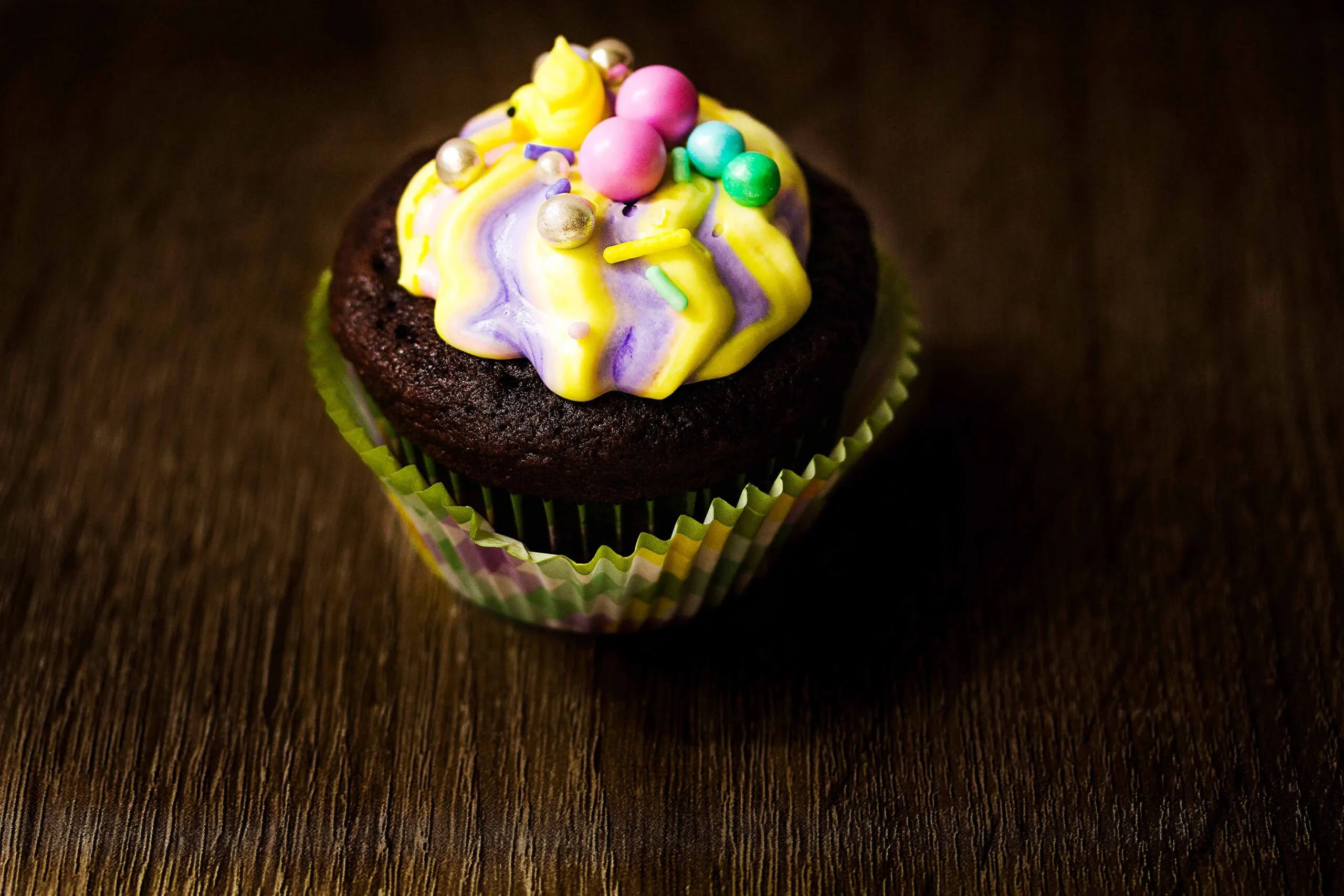 Easter Cadbury Egg Cupcakes scaled